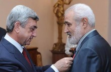 Third President of the Republic of Armenia Serzh Sargsyan congratulates poet Razmik Davoyan on 80th birth anniversary