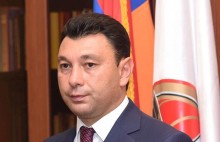 Նիկոլ , դու պարտության խորհրդանիշ ես եւ վերջ. Շարմազանով
