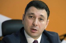 Փաշինյանը «համբուրում» է Էրդողանի ձեռքը, որի փեսայի Բայրաքթարները սպանել են հազարավոր հայերի