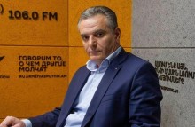 «Իսկ իշխանությունը՝ Հայաստանի Հանրապետությունում (փաստացի՝ էշխանությունը) պատկանում է ոչ թե ժողովրդին, այլ թուրք-ադրբեջանական (նաև այլ օտար) շրջանակներին». Արտակ Զաքարյան