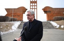Serzh Sargsyan visits Sardarapat Memorial on the occasion of Army Day 