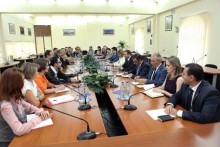 Երևանի քաղաքապետը հանդիպել է Մարսել քաղաքից ժամանած գործարարների հետ
