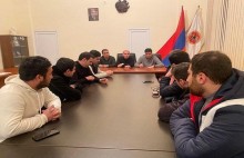 ՀՀԿ ԵԿ նախագահ Հենրիխ Դանիելյանը և ՀՀԿ ԵԿ Երևան խորհրդի նախագահ Նարեկ Թադևոսյանը հանդիպում են ունեցել Արաբկիրի ՀՀԿ շրջանային կազմակերպության երիտասարդների հետ