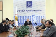 Երևանի քաղաքապետը շնորհավորել է <<Արծիվ մահապարտների>> հատուկ նշանակության գումարտակի մարտիկներին 