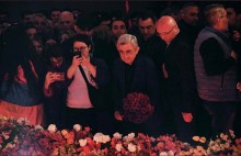 ՀՀ երրորդ նախագահ, ՀՀԿ նախագահ Սերժ Սարգսյանը, համազգային ջահերով երթի  բազմահազար մասնակիցների շարքում