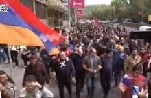 Հանրապետականները «դասադուլ» կոչերով Մանկավարժական համալսարանի բակում են