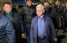 #Հիմա. Սերժ Սարգսյանը միանում է ցուցարարներին