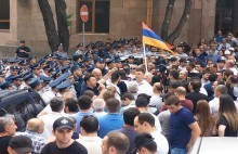 #ՀԻՄԱ. Ընդդիմության անհնազանդության ակցիան Արմենիա Մարիոթ հյուրանոցի մոտ՝ ՈւՂԻՂ