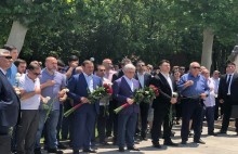 Serzh Sargsyan pays tribute to late statesman and political figure Andranik Margaryan