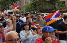 Ընդդիմության բողոքի երթը՝ լուսանկարներով