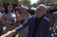 «Առողջ եղեք, պարոն նախագահ, շուտ ավարտվի այս կրկեսը». Սերժ Սարգսյանի համակիրները՝ Երրորդ նախագահին