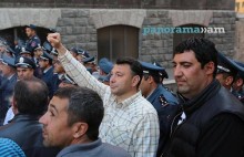Նիկոլը լրիվ Օլեգ Կոշեւոյն է. ոչ զենք չտվող դաշնակցի անունն է տալիս , ոչ էլ՝ շպիոնների. մարդ պիտի սրա նման բերանփակ լինի. Շարմազանով