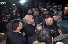 Ավելորդ պրոբլեմ մի սարքեք, տոնածառը չենք վնասելու. Արմեն Աշոտյանը՝ փոխոստիկանապետին