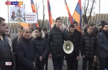 Բողոքի ակցիա ԵՄ պատվիրակության դիմաց