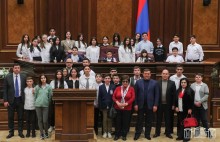 «Պատիվ ունեմ» խմբակցության պատգամավորները Ազգային ժողովում հյուրընկալել են Երևանի Աշոտ Նավասարդյանի անվան  196 հիմնական դպրոցի սաներին  և ուսուցչական կազմին