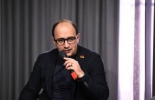 Ալեն Սիմոնյանը թիկնապահներին հանձնարարել բռնել քաղաքացու ձեռքերից ու մոտենալով ԹՔԵԼ քաղաքացու դեմքի. Հայկ Մամիջանյան