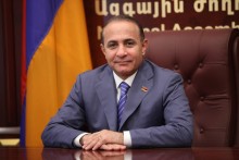 ՀՀ Ազգային ժողովի նախագահ Հովիկ Աբրահամյանը շնորհավորել է անվանի դերասան, ՀՀ ժողովրդական արտիստ Սոս Սարգսյանին ծննդյան օրվա առթիվ 