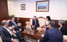 Տարոն Մարգարյանը հանդիպել է Լիոնի փոխքաղաքապետ Հյուբեր Ժուլիեն-Լաֆֆերիերի հետ  