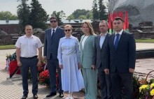  Հանրապետականները Բրեստում հարգանքի տուրք են մատուցել Մեծ Հայրենականի հայ հերոսների եւ անհայտ զինվորի հիշատակին