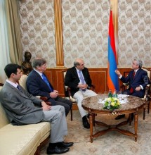 ՆԱԽԱԳԱՀ ՍԵՐԺ ՍԱՐԳՍՅԱՆՆ ԸՆԴՈՒՆԵԼ Է ՆՈԲԵԼՅԱՆ ՄՐՑԱՆԱԿԱԿԻՐՆԵՐ ԹԻՄ ՀԱՆԹԻՆ ԵՎ ՄԱՐՏԻՆ ՉԱԼՖԻՆ
