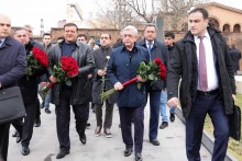 Serzh Sargsyan paid tribute to the memory of Andranik Margarian at the Komitas Pantheon