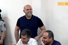 Արմեն Աշոտյանին աջակիցները դիմավորեցին ավանդական «Ա՜-շո՜-տյա՜ն» վանկարկումներով