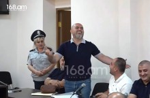 Արմեն Աշոտյանին աջակիցները դիմավորեցին ավանդական ծափողջույններով