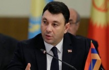 Ի պատասխան ադրբեջանական սադրանքների և պատմական փաստերի կեղծման, Շարմազանովը «կատոկում»  է ադրբեջանցի բանախոսին