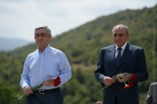 On the occasion of Bako Sahakian’s birth anniversary Serzh Sargsyan spoke on the phone with the members of his family