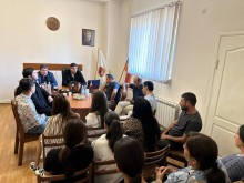 ՀՀԿ ԵԿ ղեկավար Հենրիխ Դանիելյանը և ՀՀԿ Արտաշատի շրջանային խորհրդի ղեկավար  Արտյոմ Ալոյանը հանդիպել են Արտաշատի ՀՀԿ շրջանային խորհրդի անդամների հետ