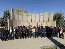 ՀՀԿ մի շարք անդամներ Եռաբլուր զինվորական պանթեոնում հարգանքի տուրք են մատուցել Հայաստանի Հանրապետական կուսակցության հիմնադիր Աշոտ Նավասարդյանի մահվան 28-րդ տարելիցի կապակցությամբ