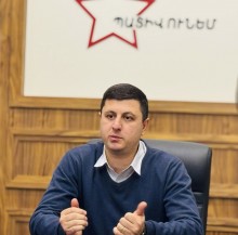 Տիգրան Աբրահամյանը ԱԺ-ում հանդիպել է ՀՀԿ ԵԿ «Բանավեճի ակումբի» մասնակիցների հետ