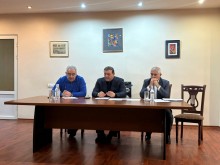  ԱԺ պատգամավոր Տարոն Մարգարյանը և ՀՀԿ ԳՄ անդամ Ռուբեն Թադևոսյանը հանդիպել են ՀՀԿ Աջափնյակի շրջանային խորհրդի հետ