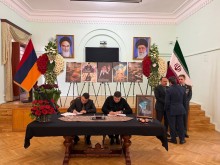 ՀՀԿ ԳՄ անդամ Էդուարդ Շարմազանովն ու ՀՀԿ խորհրդի անդամ Հենրիխ Դանիելյանն այցելել են Իրանի Իսլամական Հանրապետության դեսպանատուն եւ ցավակցական գրառում կատարել սգո մատյանում