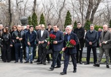 Серж Саргсян в Пантеоне им. Комитаса воздал дань уважения памяти Андраника Маргаряна