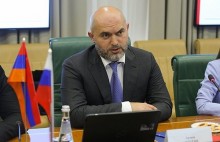 Արմեն Աշոտյանը 6 կուսակցությունների նամակը ԵՄ-ին հանձնեց ԵՄ պատվիրակության անվտանգության աշխատակցին