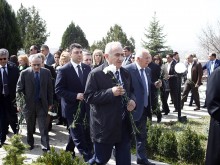 Քաղաքապետ Տարոն Մարգարյանը հարգանքի տուրք է մատուցել Հայաստանի Հանրապետական կուսակցության հիմնադիր Աշոտ Նավասարդյանի հիշատակին