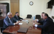 Երևանի քաղաքապետի տեղակալ Վանո Վարդանյանը հանդիպել է Հայաստանի ասորական ասոցիացիայի նախագահ Արսեն Միխայլովի հետ