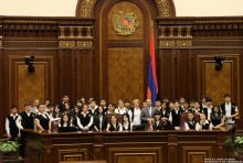 ՀՀ ԱԺ նախագահն ընդունեց Բ. Ժամկոչյանի անվան թիվ 119 ավագ դպրոցի սաներին