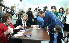 Երևանի քաղաքապետ Տարոն Մարգարյանը քվեարկել է Ավանի 1/17 ընտրատեղամասում
