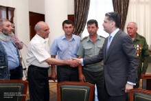 Վարչապետն ազատամարտիկների հետ քննարկել է նրանց հուզող խնդիրները