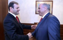 Երևանի քաղաքապետը հանդիպել է Ստեփանակերտի քաղաքապետի հետ  