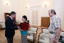 Премьер-министр принял проживающую в Эстонии писательницу армянского происхождения Гоар Маркосян-Каспер