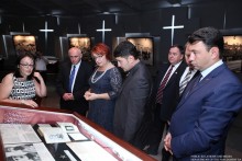Չեխիայի Սենատի պատվիրակությունն այցելեց Ծիծեռնակաբերդի հուշահամալիր
