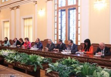 ՀՀ ԱԺ նախագահ Հովիկ Աբրահամյանն ընդունեց Համաշխարհային հայկական կոնգրեսի եւ Ռուսաստանի հայերի միության նախագահ Արա Աբրահամյանին