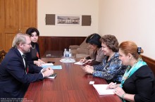 ՀՀ ԱԺ փոխնախագահ Հերմինե Նաղդալյանը հանդիպեց ԵԱՀԿ երեւանյան գրասենյակի ղեկավարի տեղակալ Ուիլյամ Հենլոնի հետ