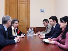 ԱԺ փոխնախագահը հանդիպեց Հունաստանի դեսպանի պաշտոնակատար Վասիլիկի Դիկոպուլուին 