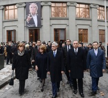 PRESIDENT SERZH SARGSYAN BID FAREWELL TO THE FAMOUS CONDUCTOR ARAM GHARABEKYAN