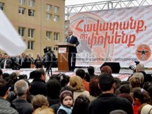ՀՀ Նախագահն Էջմիածնում կոչ արեց հավատով հասնել առկա խնդիրների լուծմանը