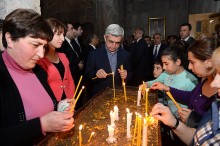 Президент Серж Саргсян присутствовал на Святой литургии Пасхального Сочельника
